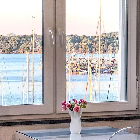 Apartment Yacht Marina Pula