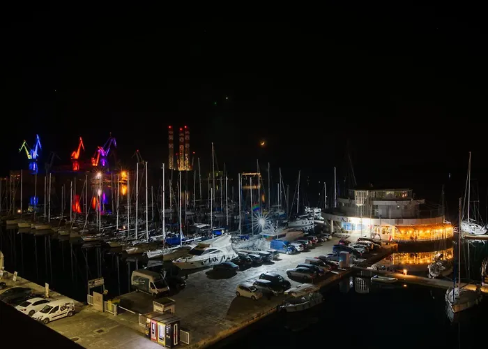 Yacht Marina * פולה